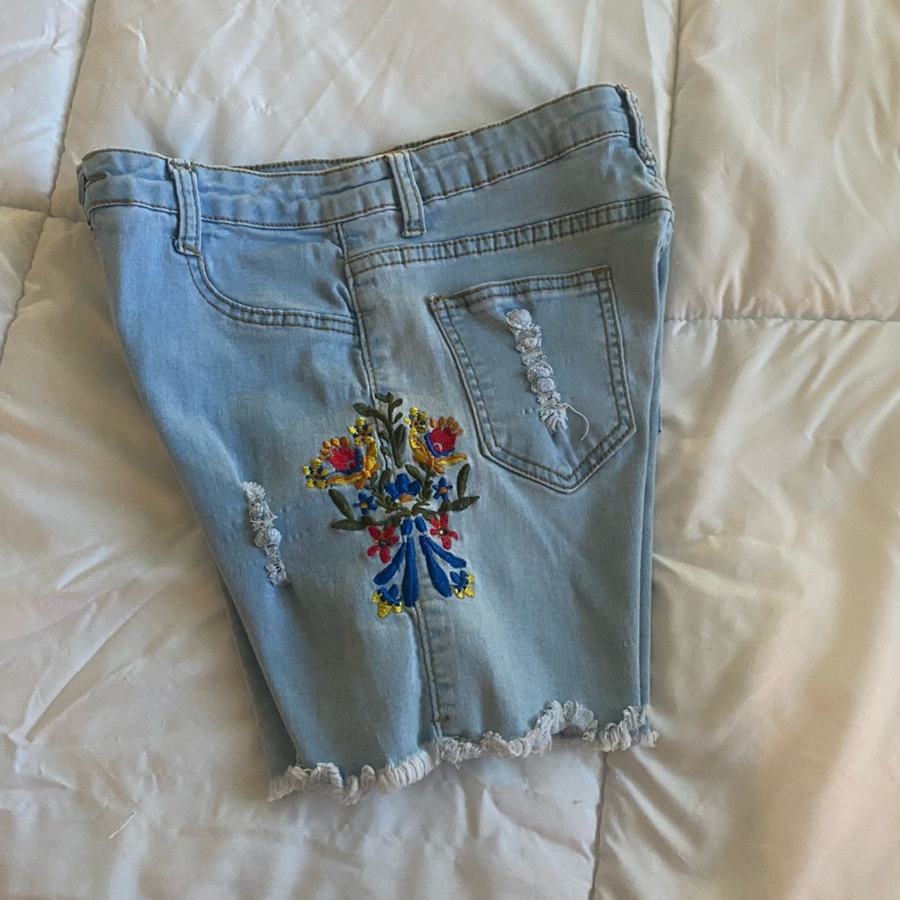 ANANDA’s COLLECTION Embroidered Jean Shorts (Girls). 3 Pockets. Cute‼️❤️